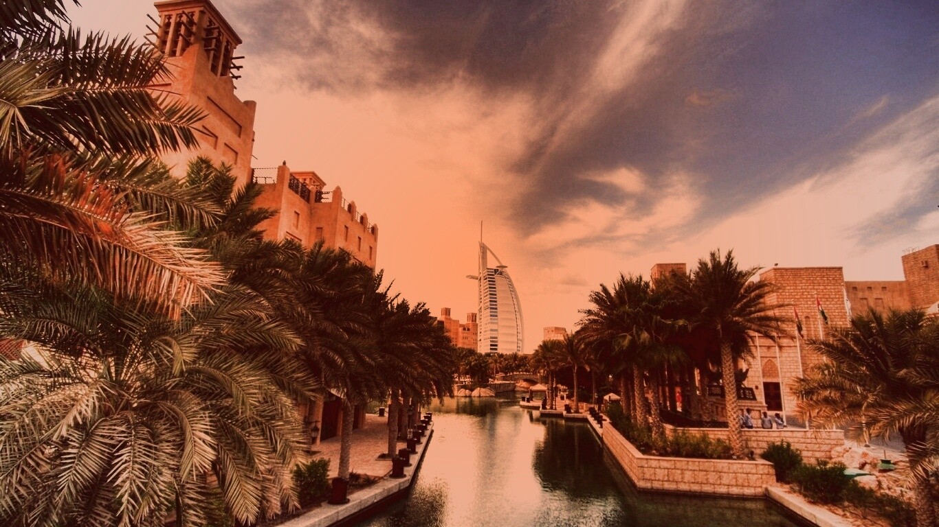 Вид на гостиницу Бурдж Аль Араб в Дубае обои