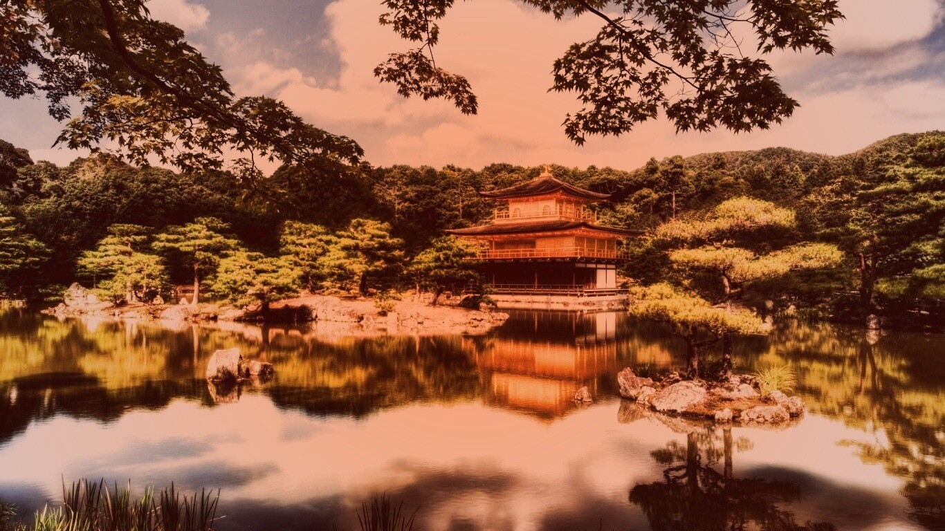 Японский домик на берегу озера обои