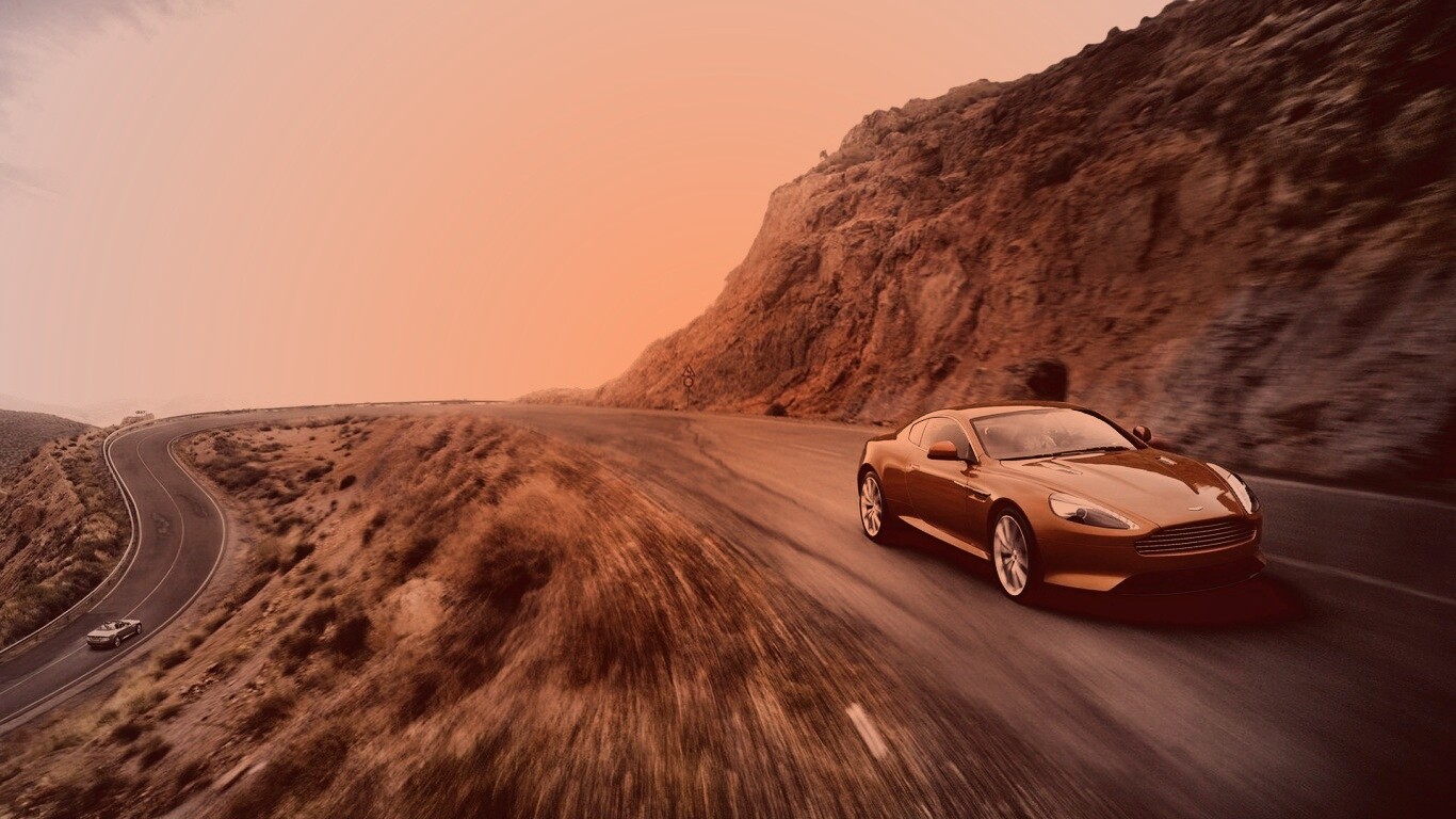 Aston Martin в горах обои