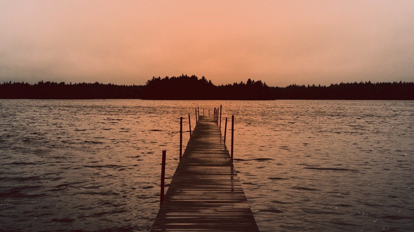 Причал на озере обои