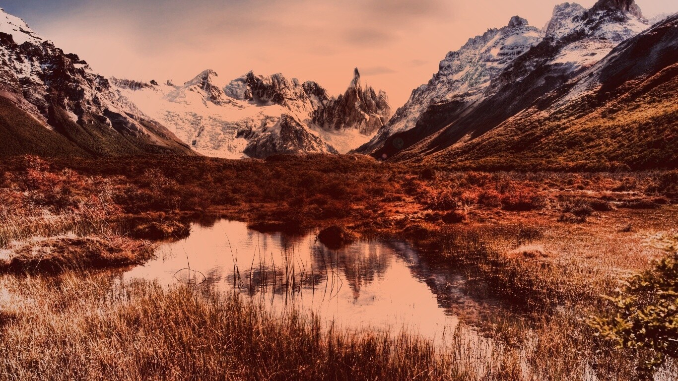 Болота на фоне гор обои