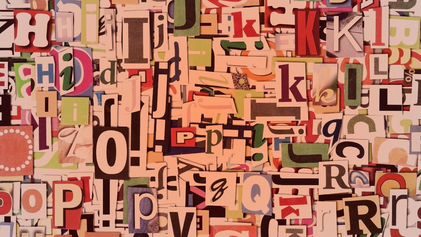 Буквы вырезанные из журналов обои