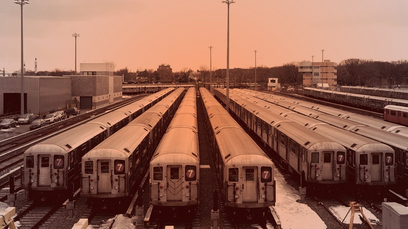 Вагоны метро на стоянке обои