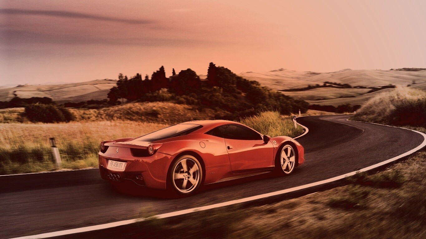Красная феррари на извилистой дороге обои
