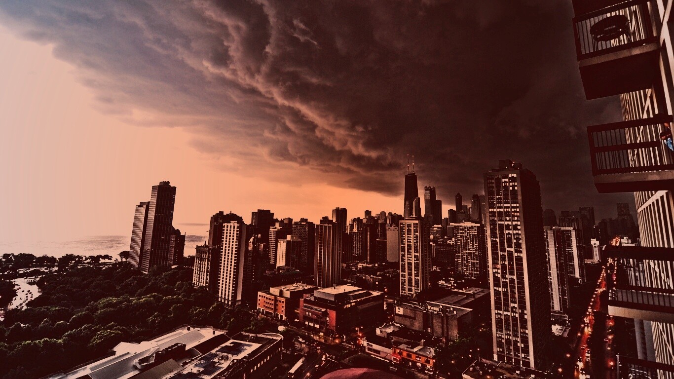 Туча над городом обои