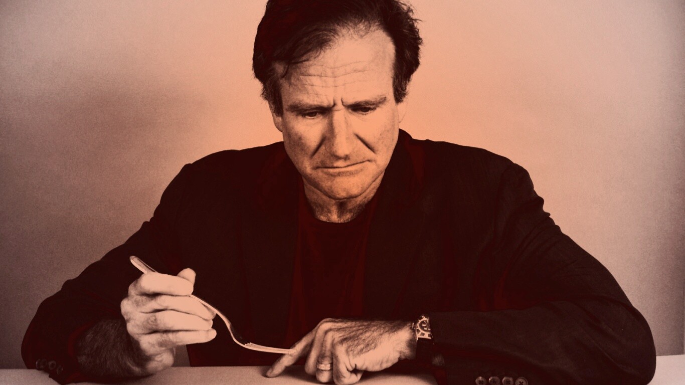 Робин Уильямс перед зеркалом обои