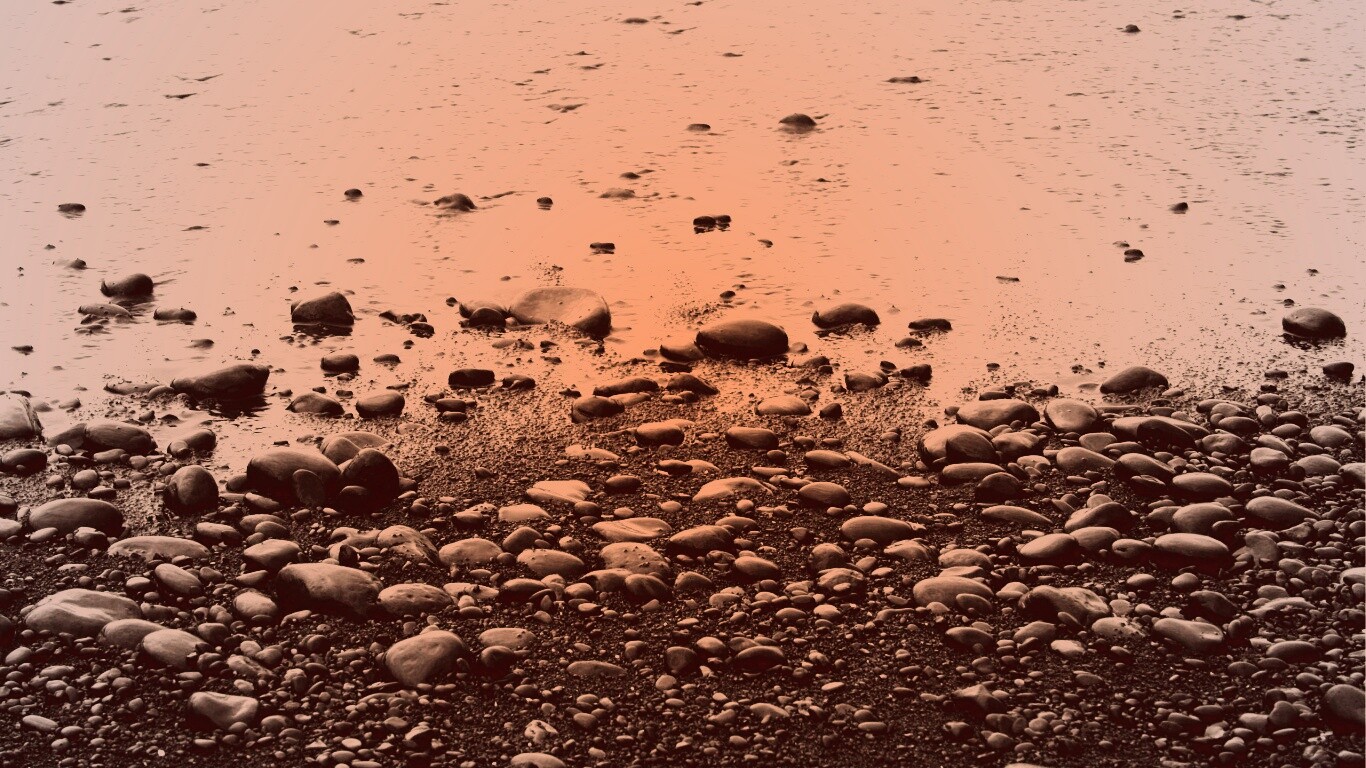 Темный пляж обои