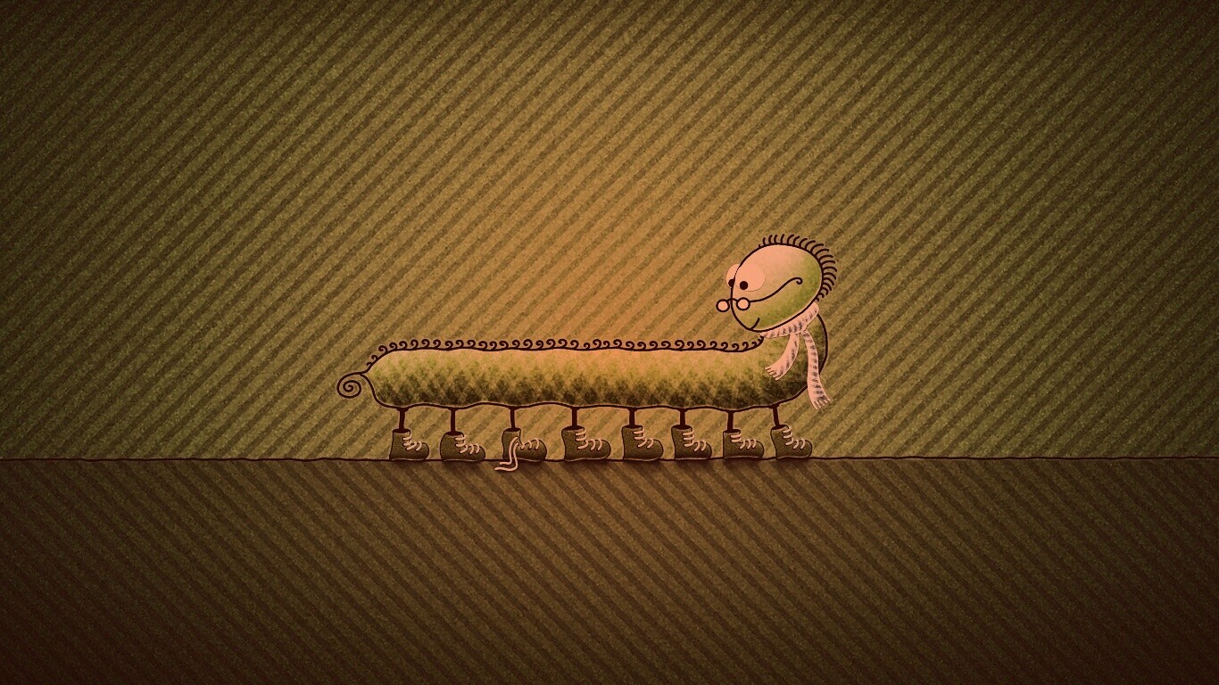 Гусеница в ботинках обои