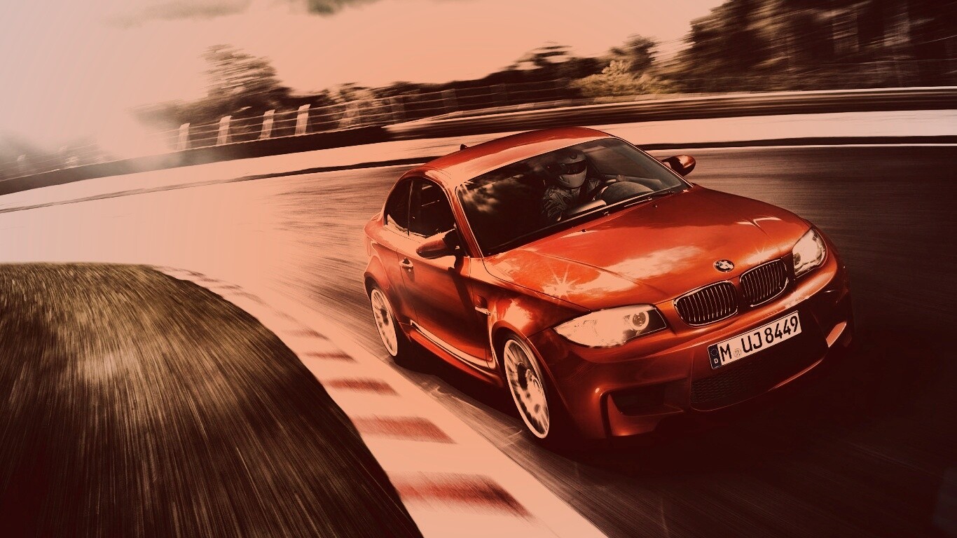 Гонщик за рулем BMW M1 обои