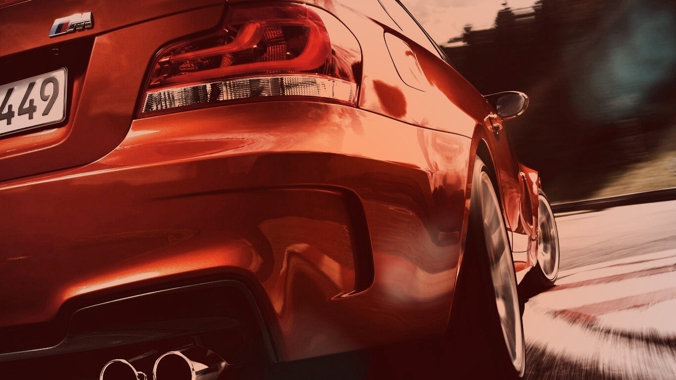 BMW входит в поворот на треке обои