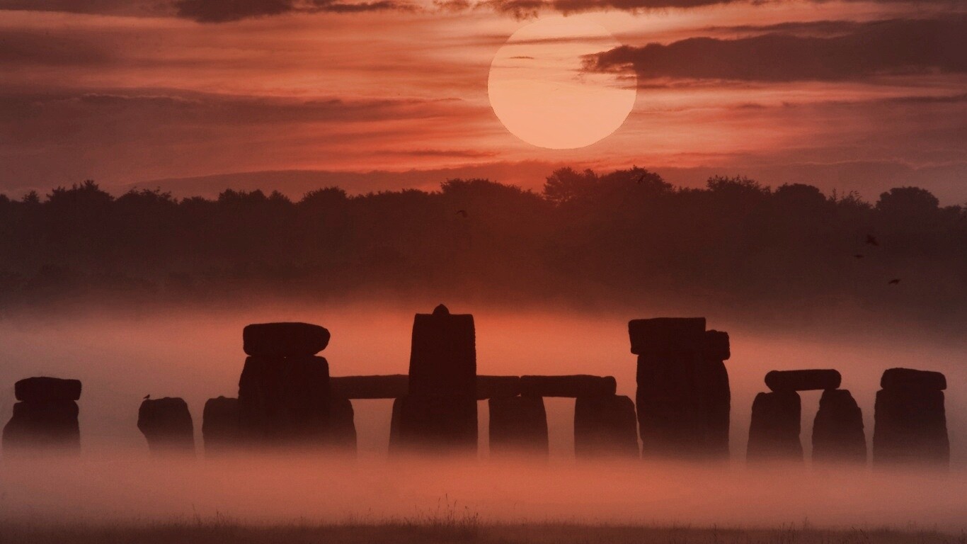 Стоунхэндж в утреннем тумане обои
