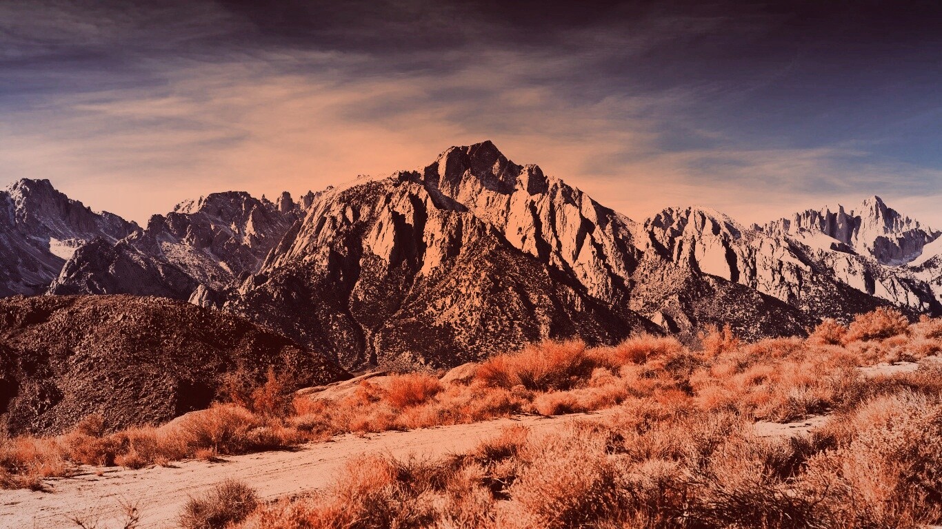 Горы у пустыни обои