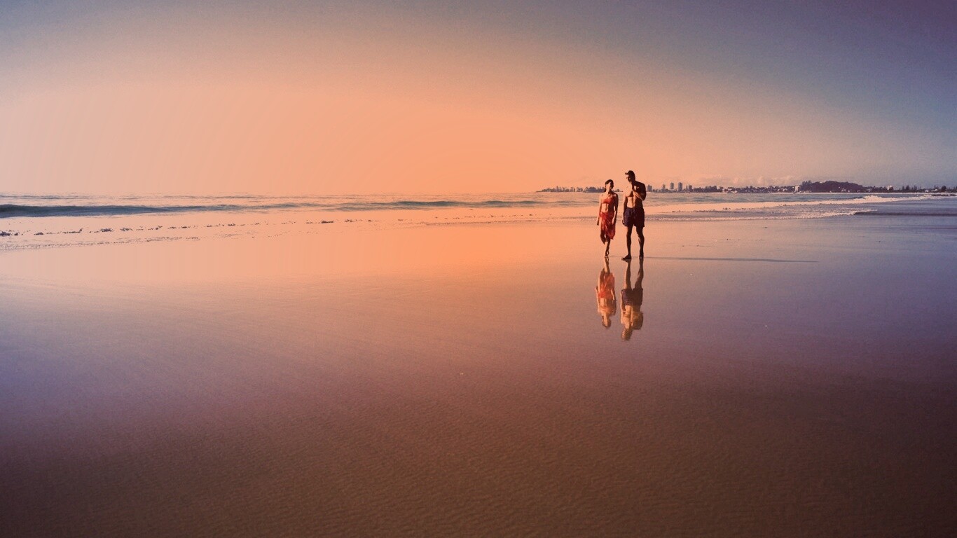 Прогулка у моря обои