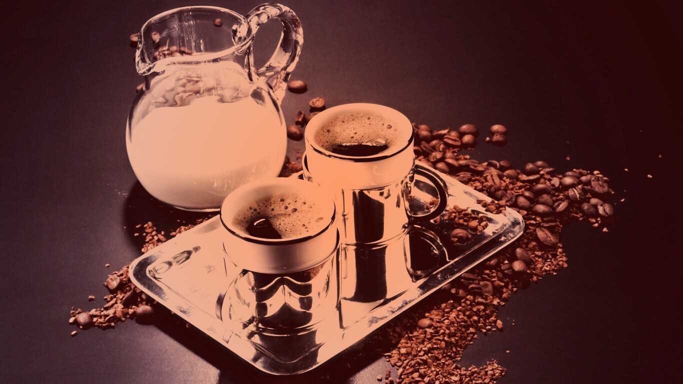 Поднос с кофе обои