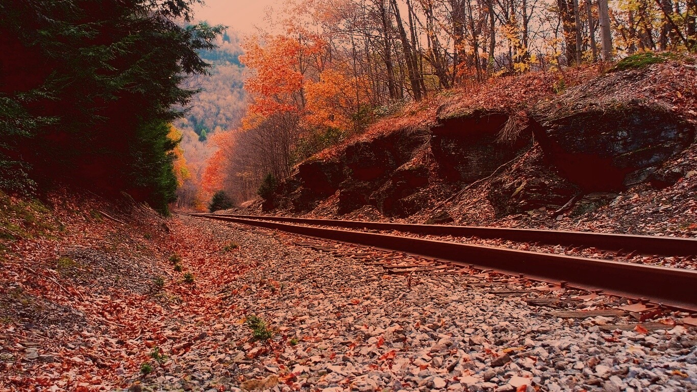 Железная дорога в скалистой местности обои