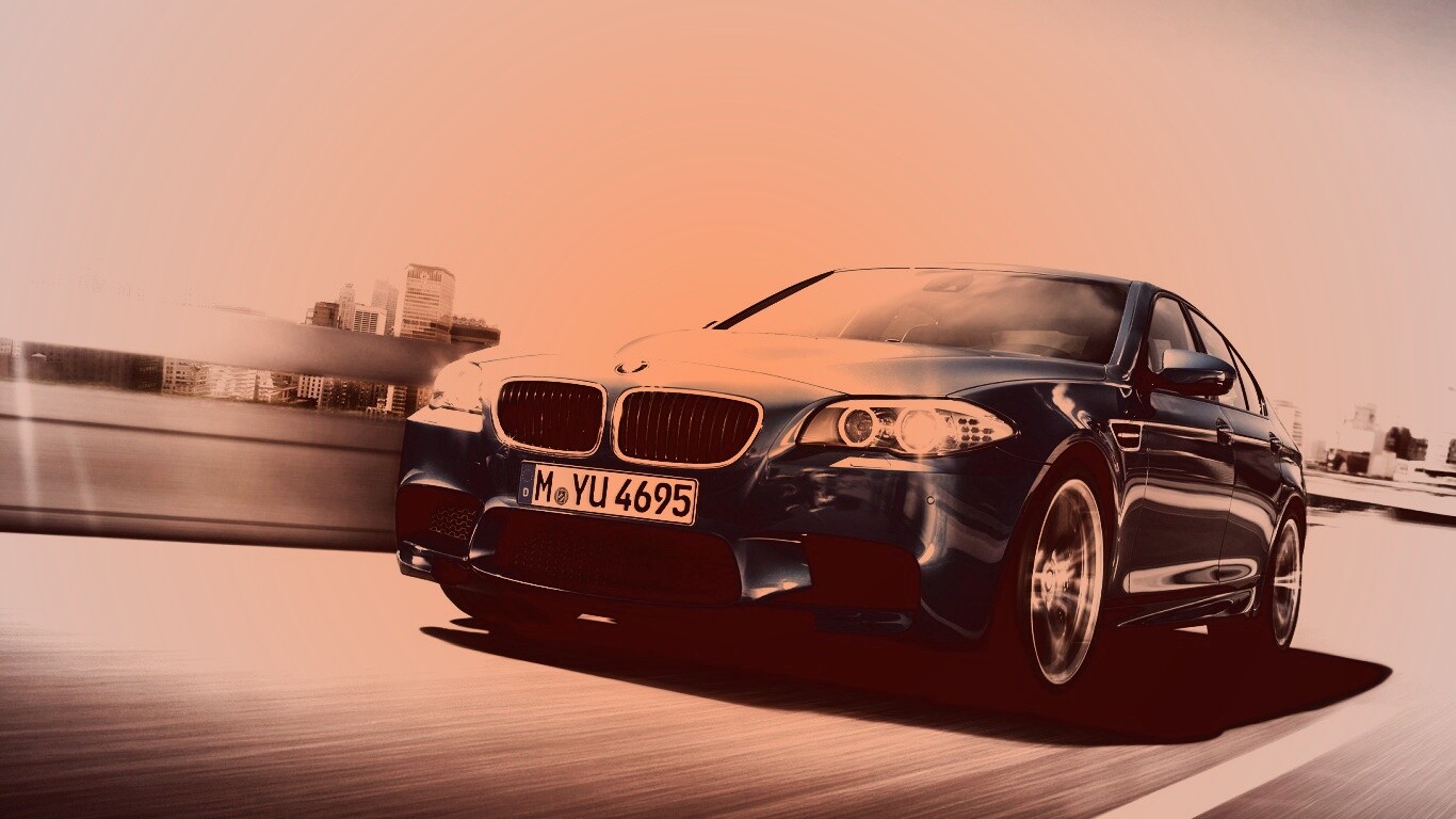 БМВ Ф10 в лучах солнца обои