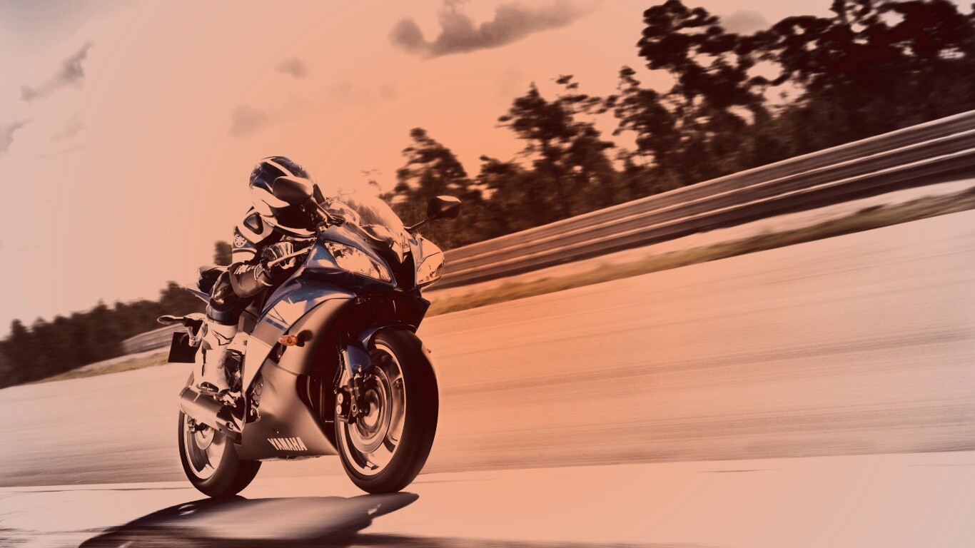 Мотоциклист на треке обои