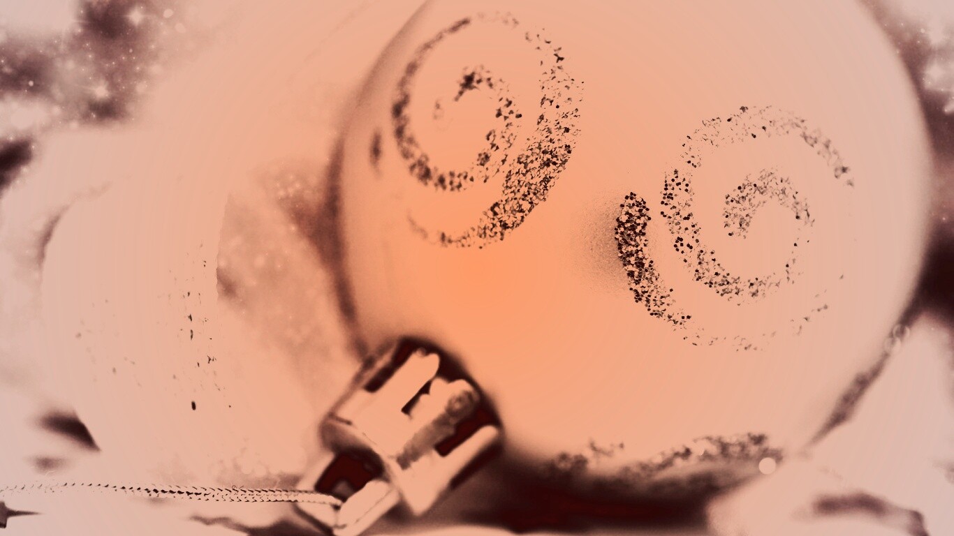 Ёлочный шарик белого цвета обои