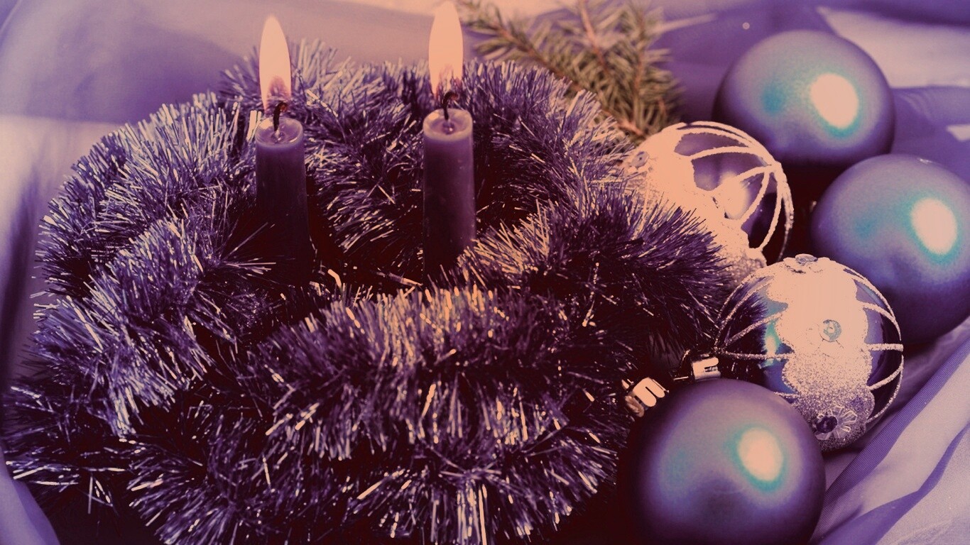 Свечки и новогодняя мишура обои