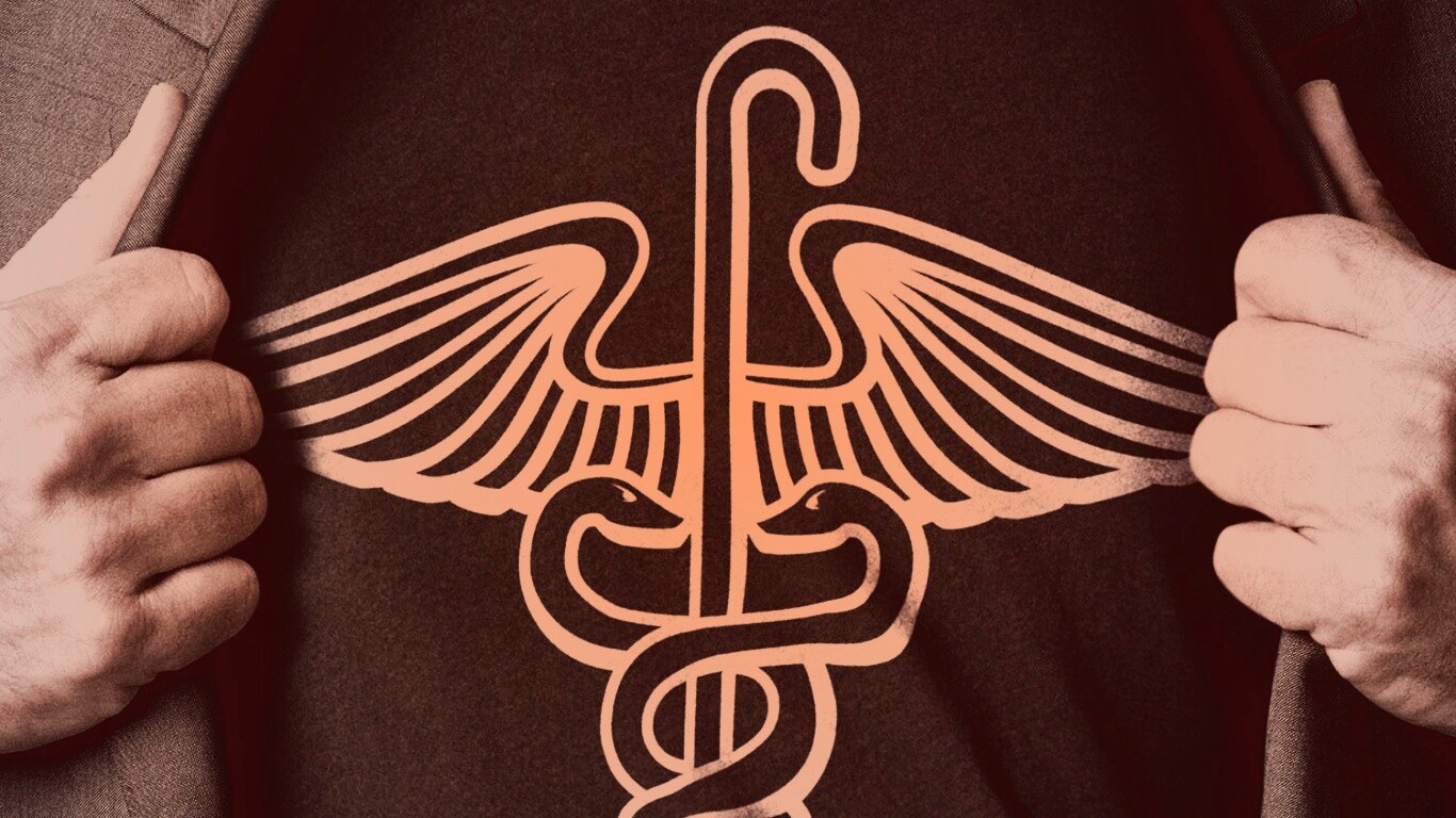 Футболка со змеями и тростью обои