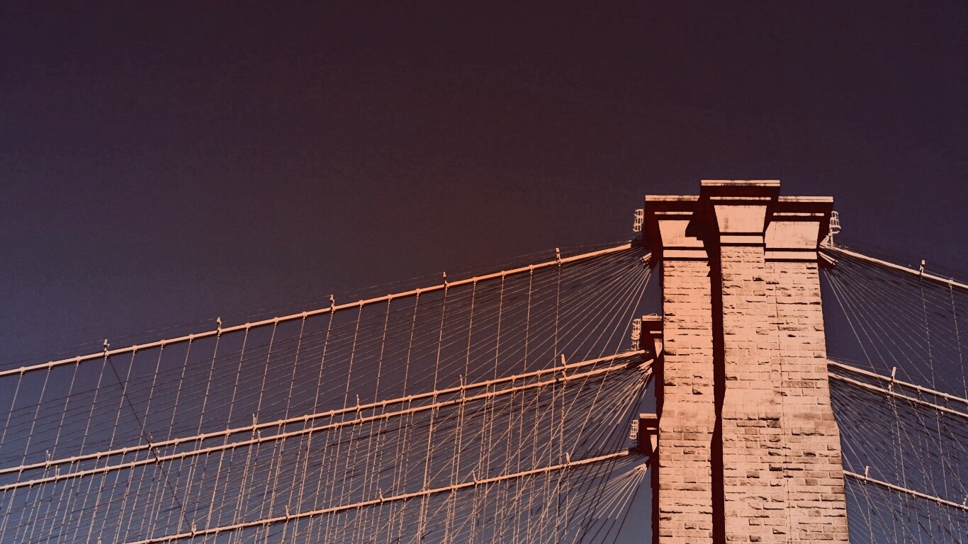 Одна из арок Бруклинского Моста обои