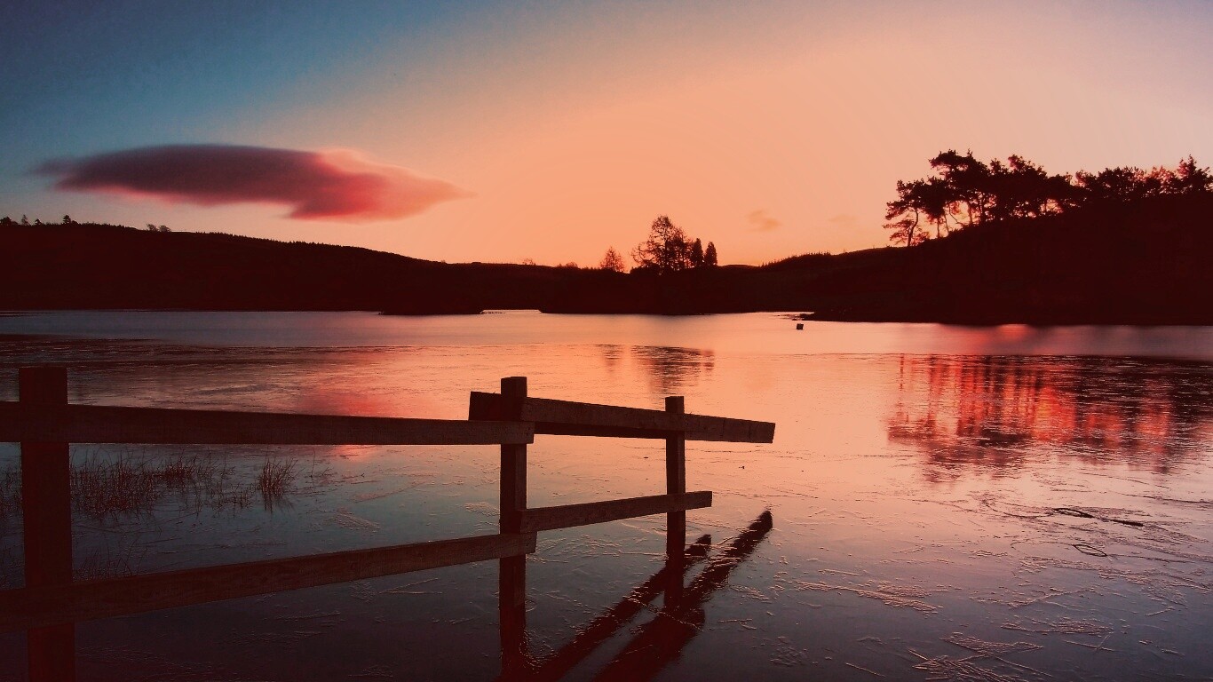 Красивый закат на озере обои
