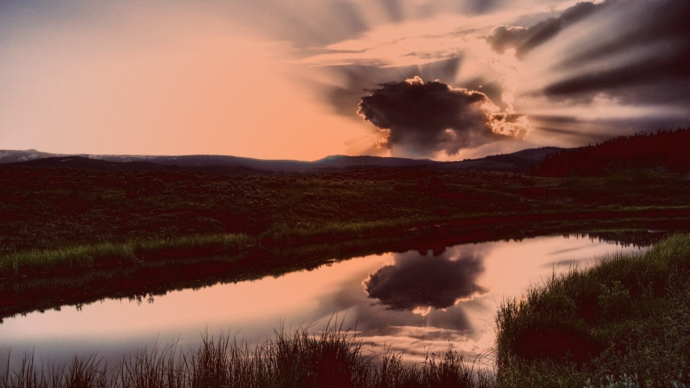 Облако над лугом обои