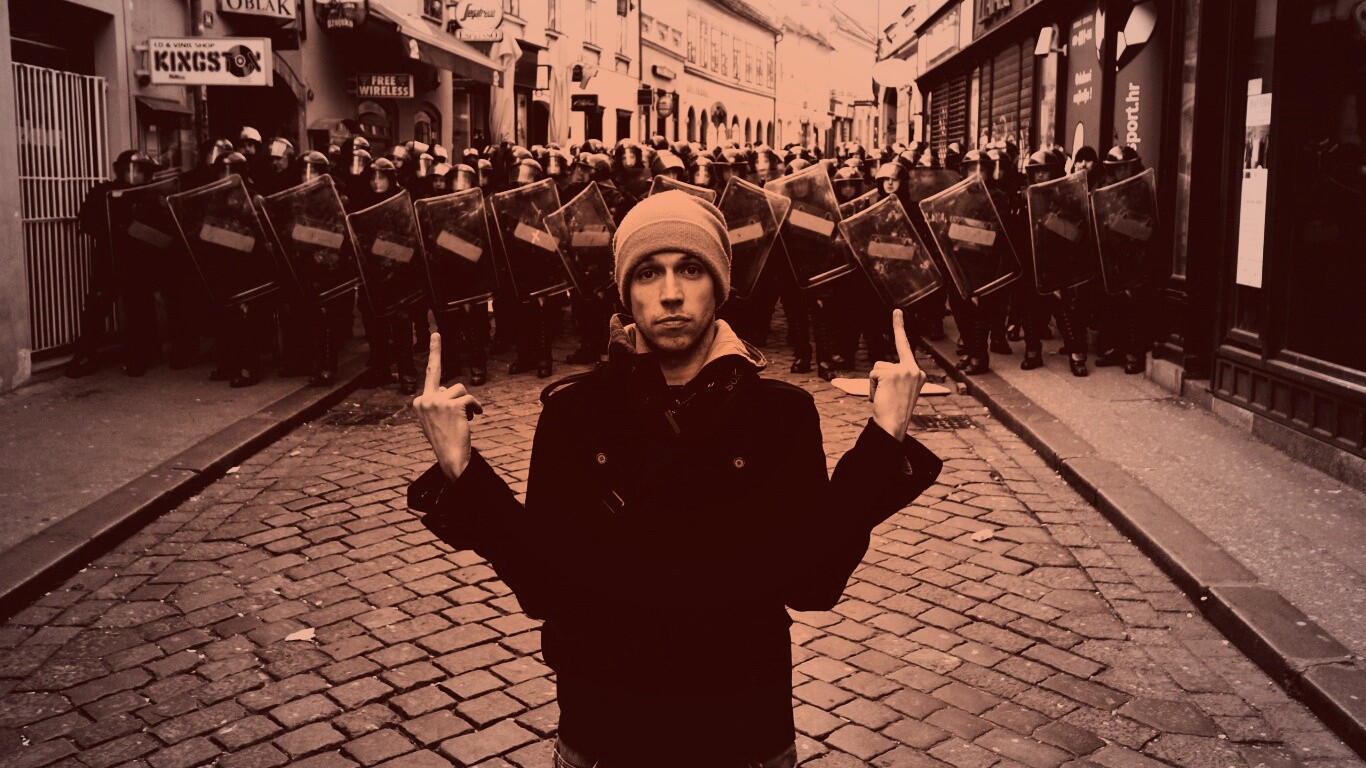 Против системы обои