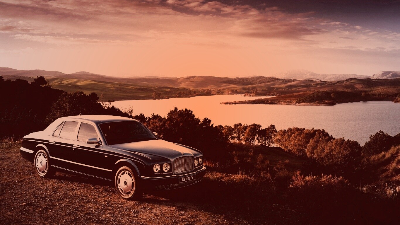 Бентли у озера обои