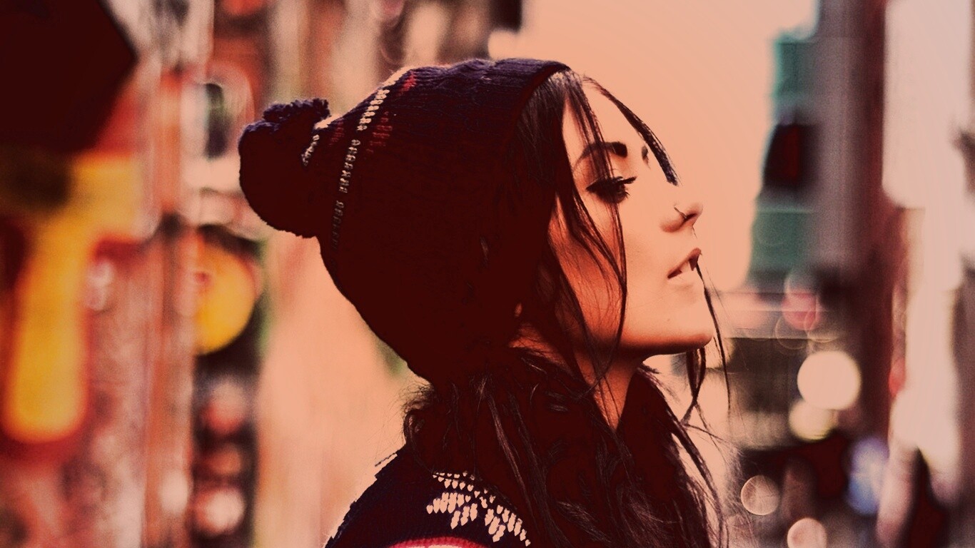 Девушка в шапке обои