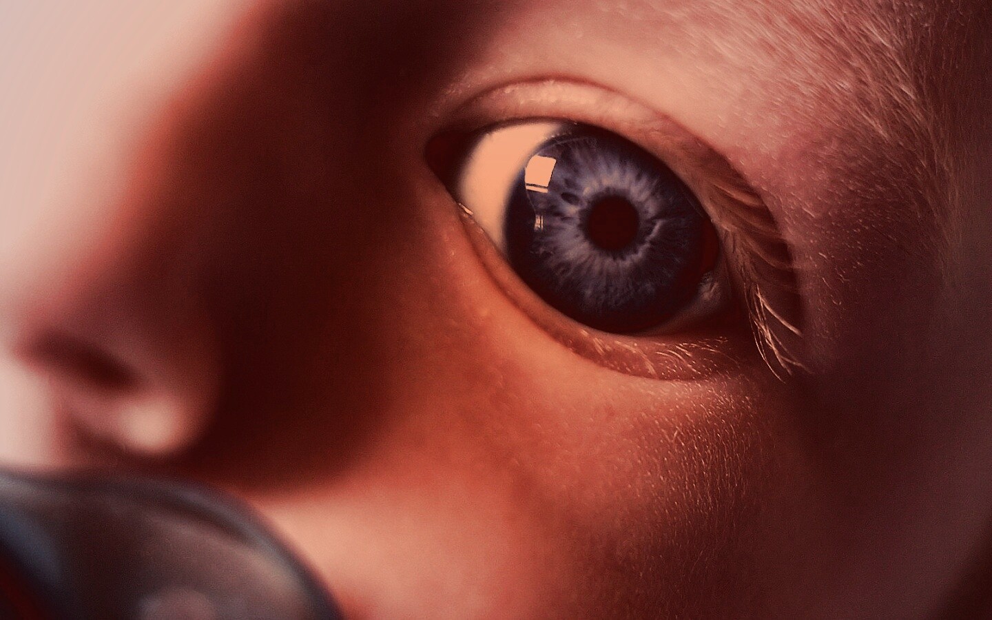 Синий глаз ребенка обои