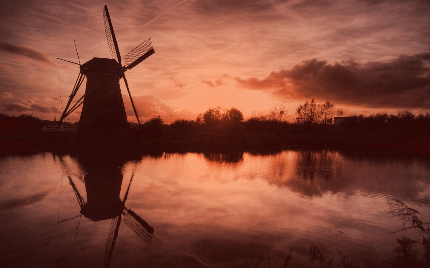 Мельница на озере обои