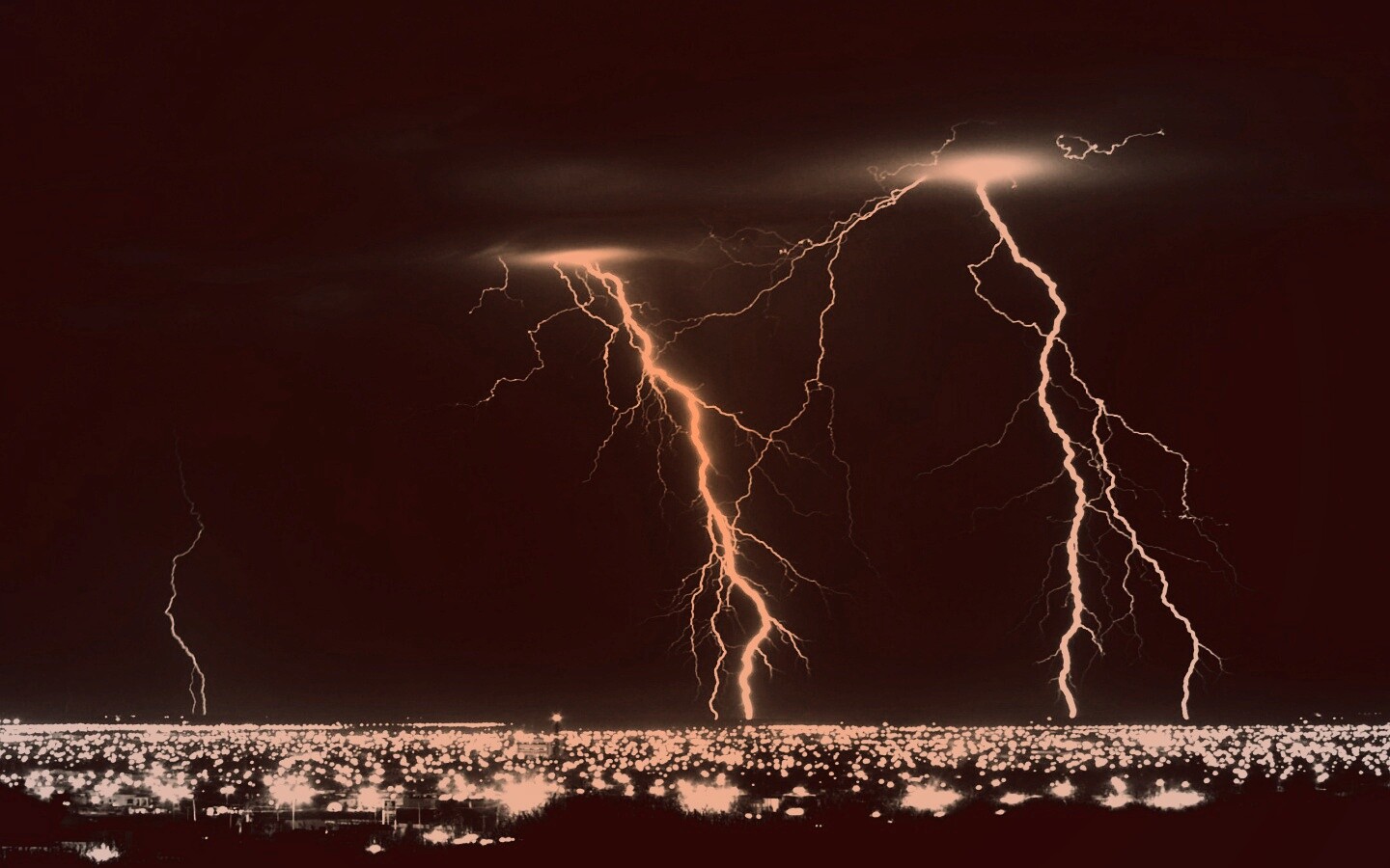 Гроза над городом обои