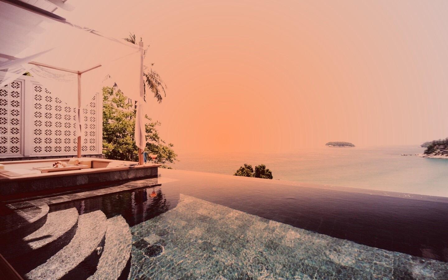 Бассейн на берегу моря обои