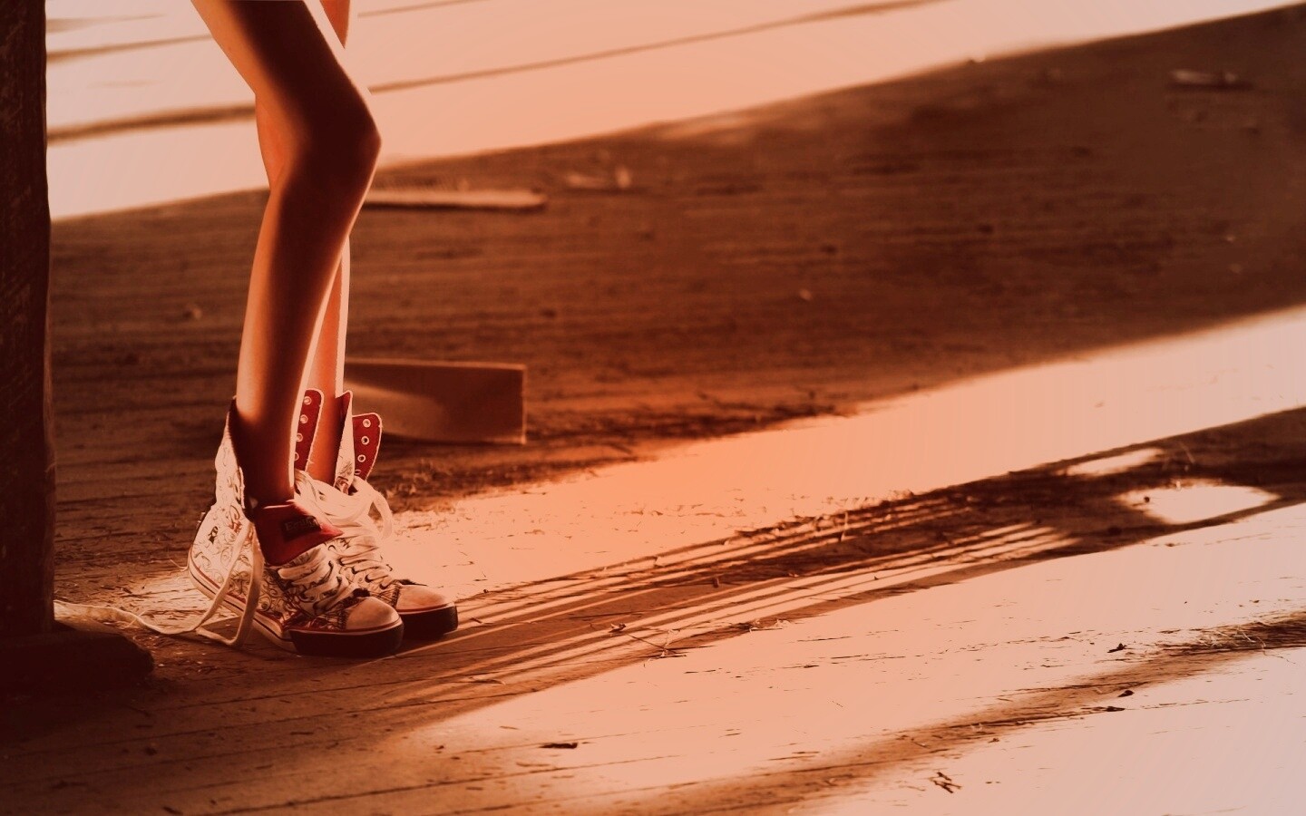 Ножки в кедах обои