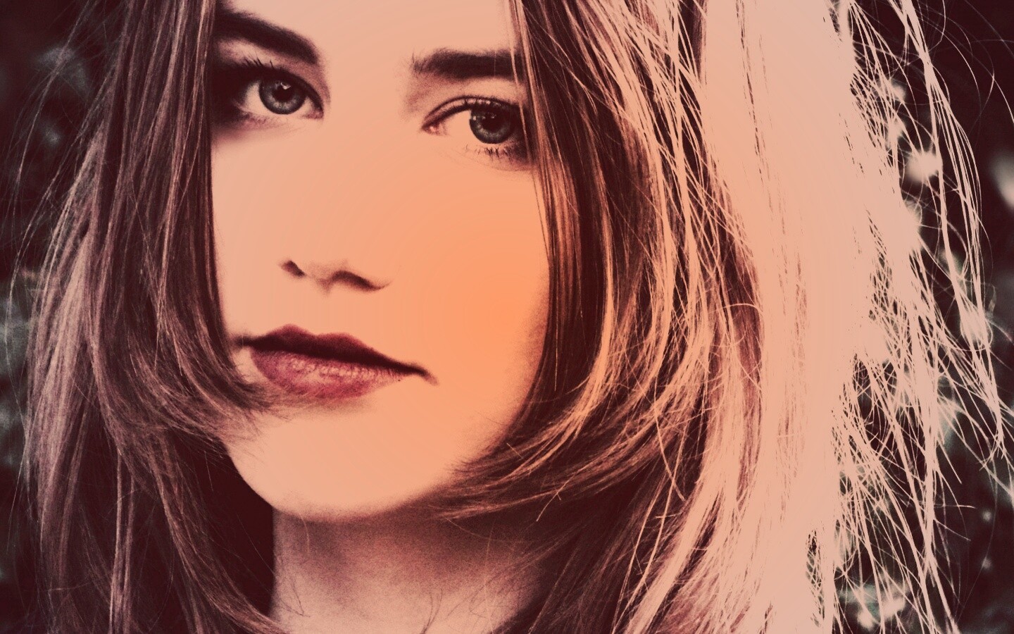 Взгляд голубоглазой девушки обои