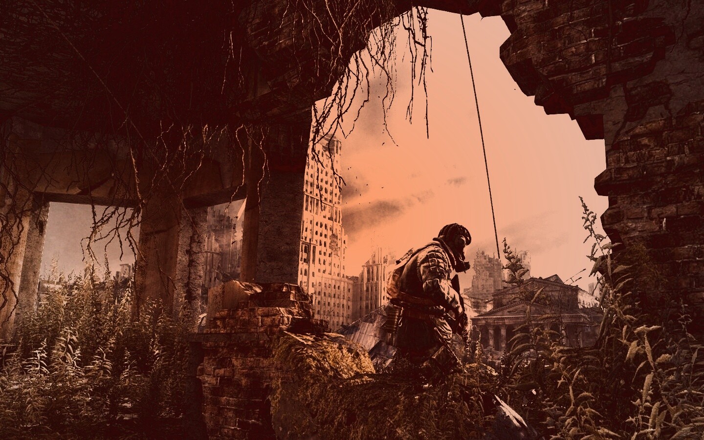 Сталкер в проломе стены обои