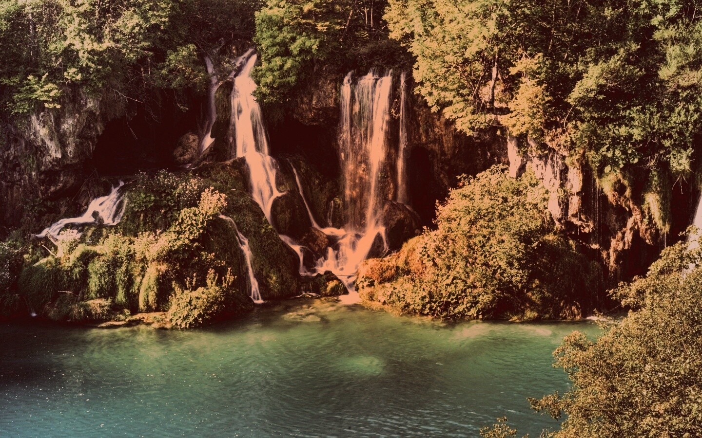 Водопад в дикой природе обои