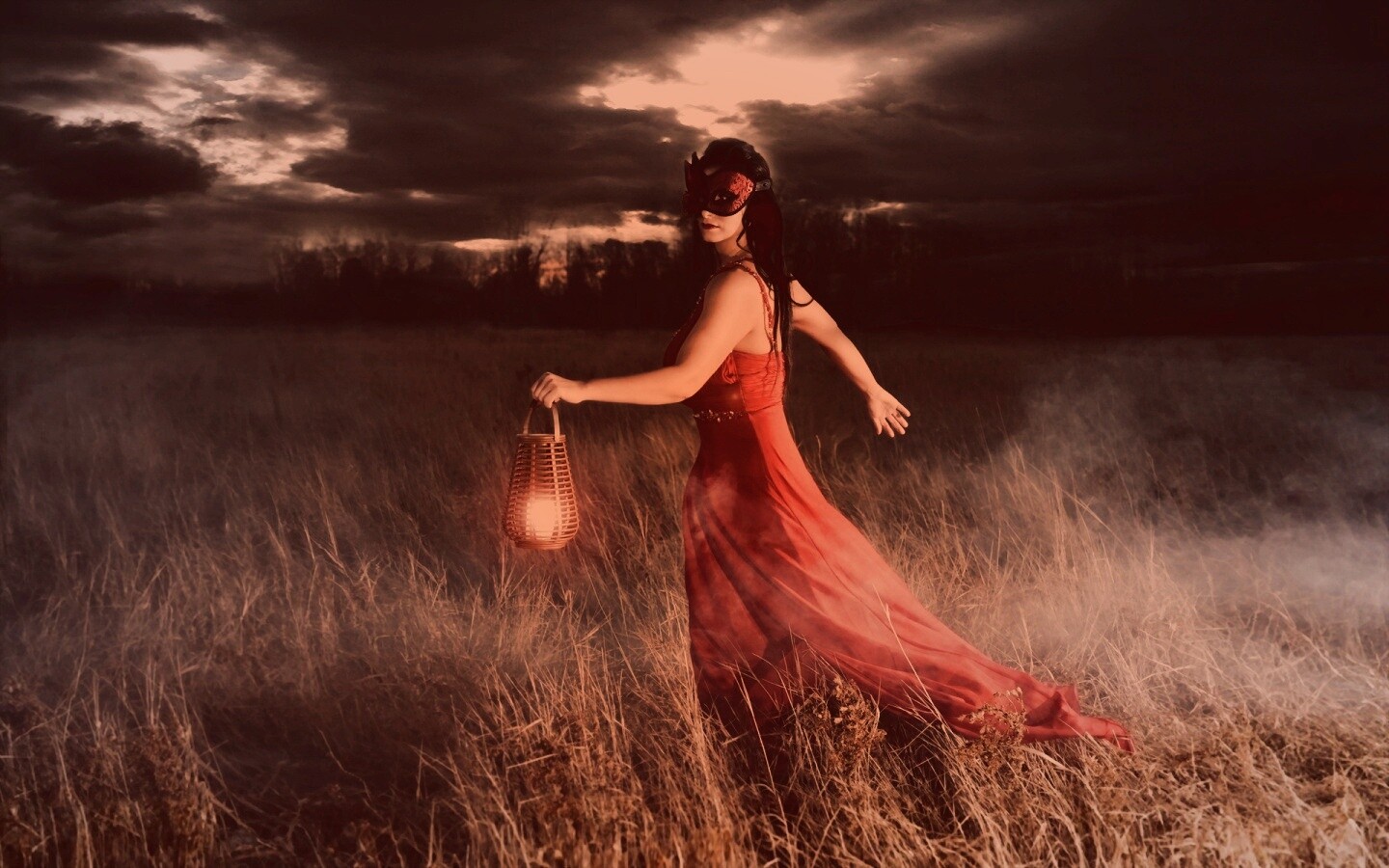 Девушка со свечей обои