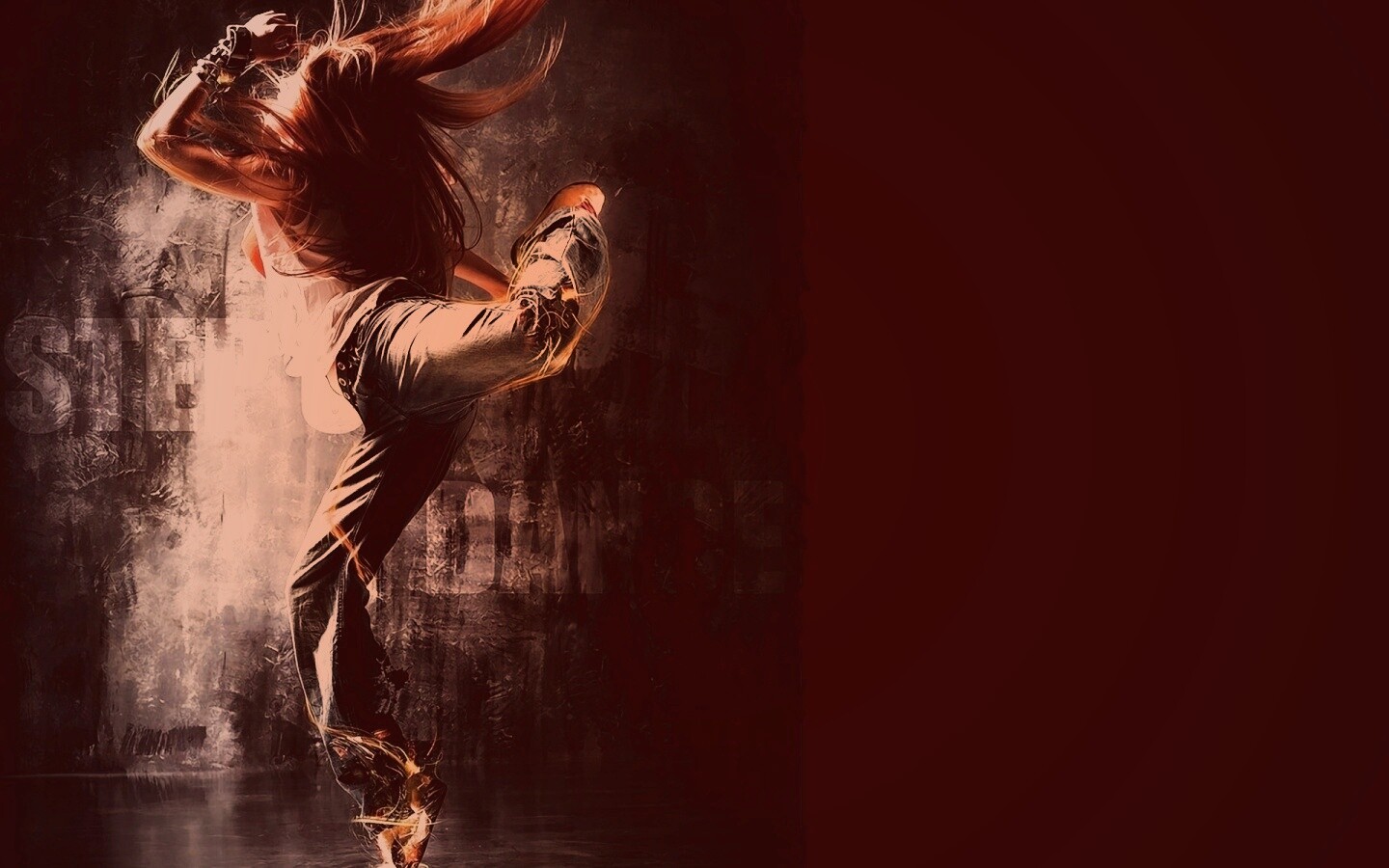 Девушка в диком танце обои