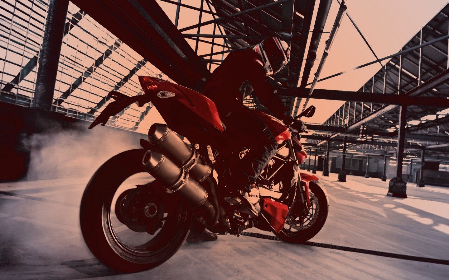 Пробуксовка на мотоцикле обои