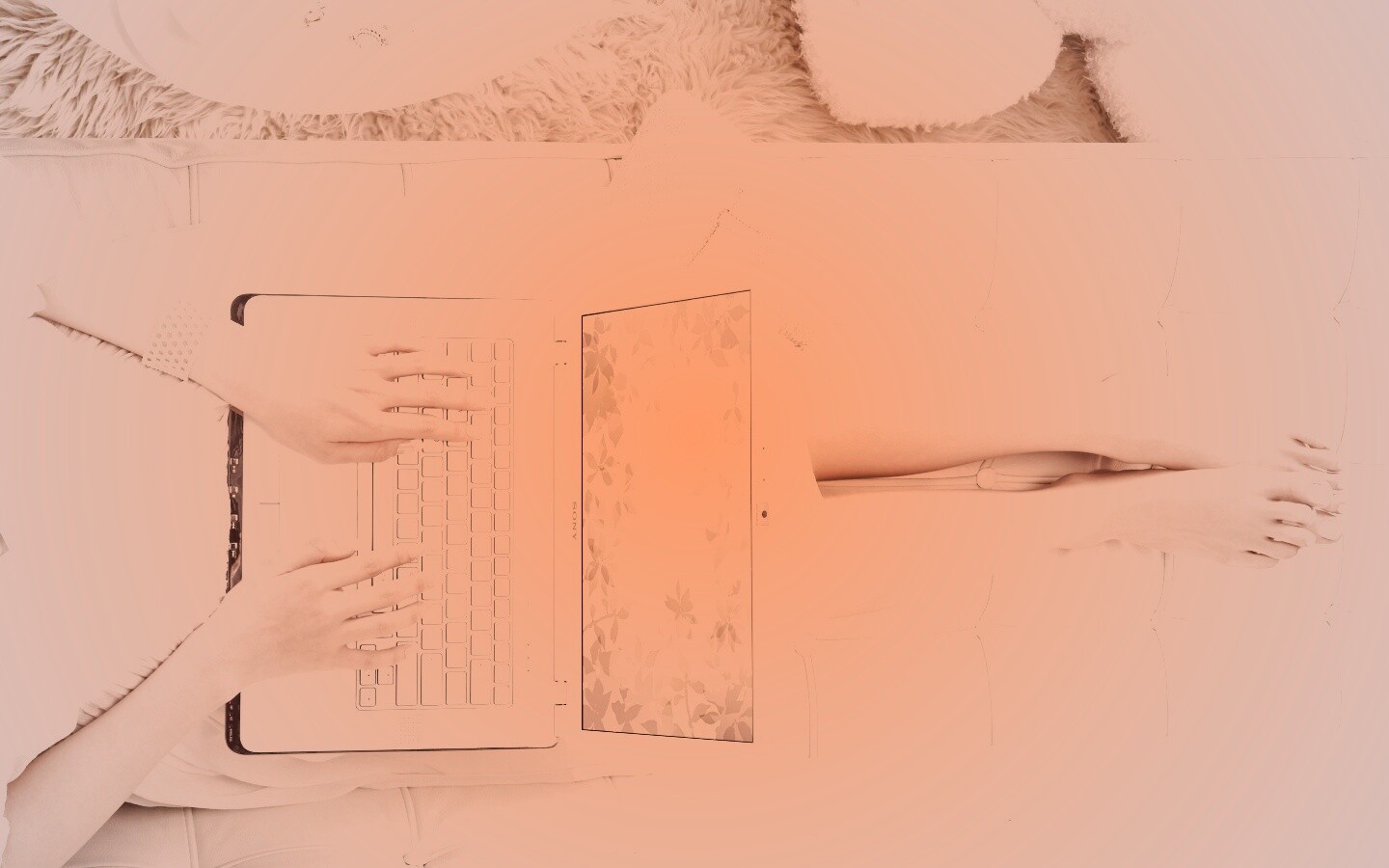 Девушка с ноутбуком vaio обои