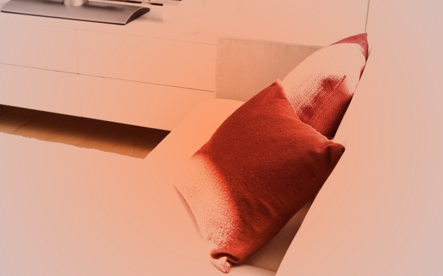 Подушки на диване обои