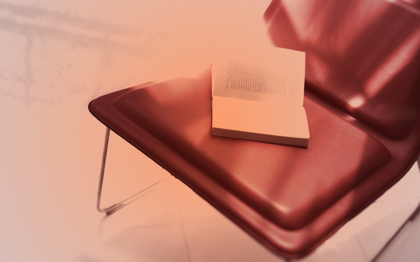 Книга на стуле обои