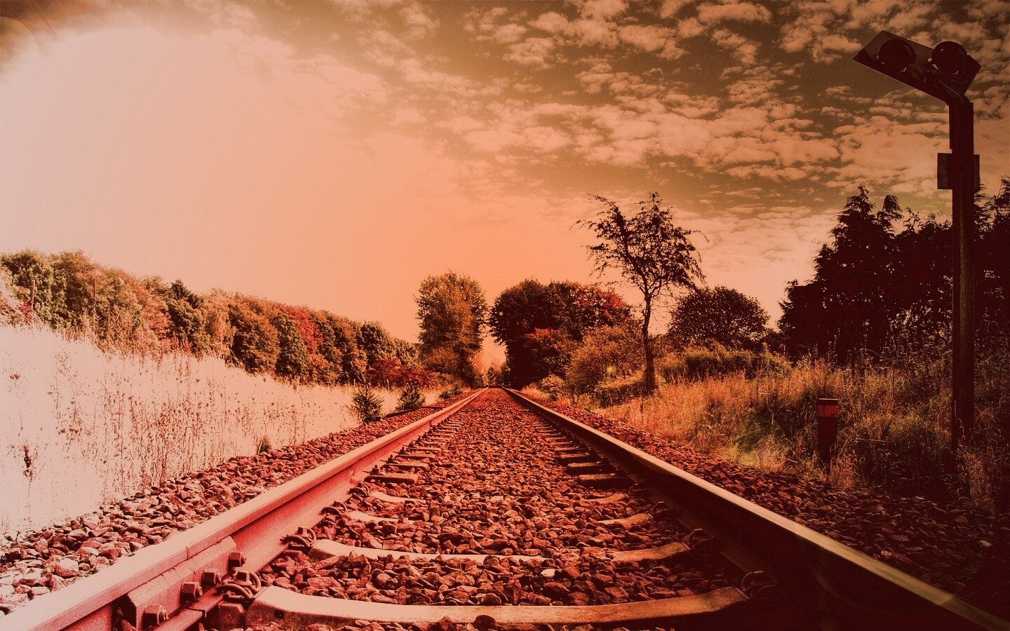 Уходящие в даль рельсы обои