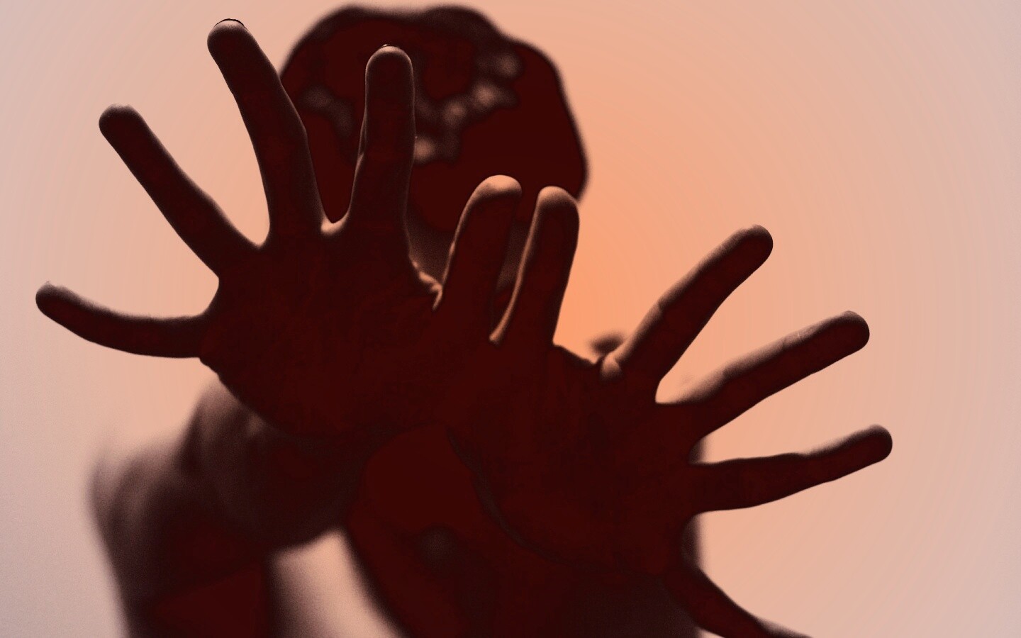 Руки тянутся к тебе обои