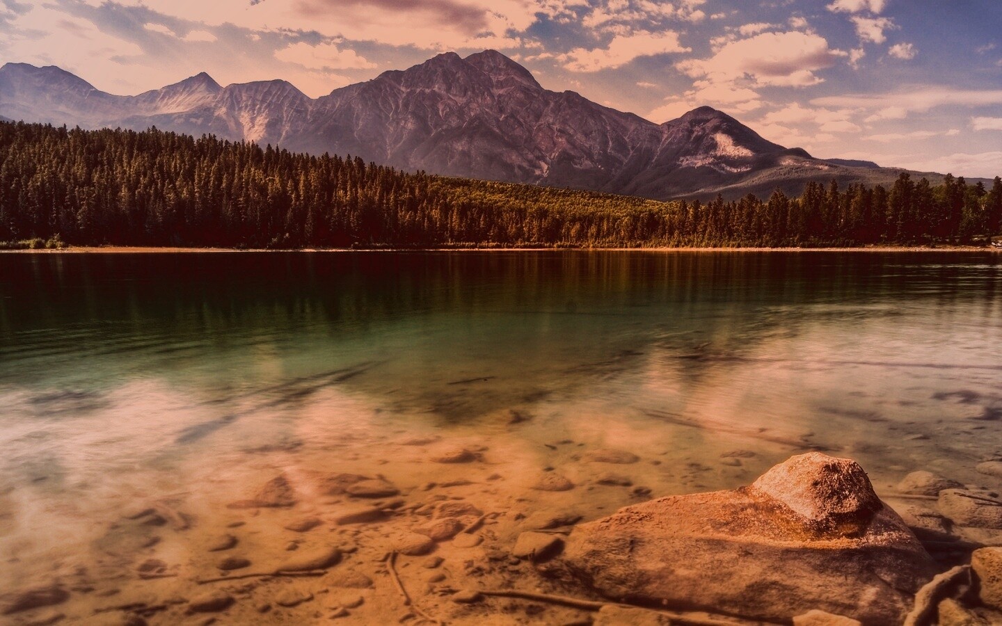 Зеленое озеро обои