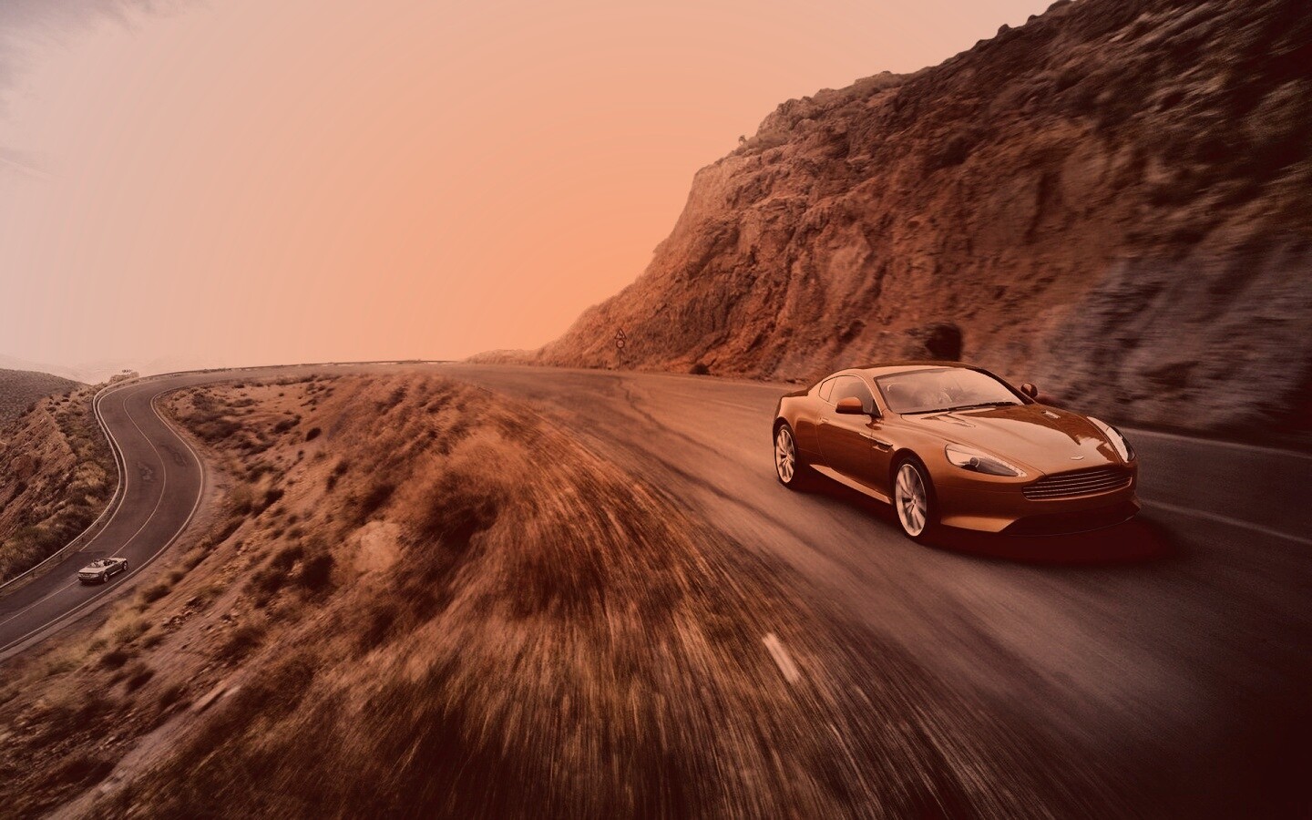 Aston Martin в горах обои