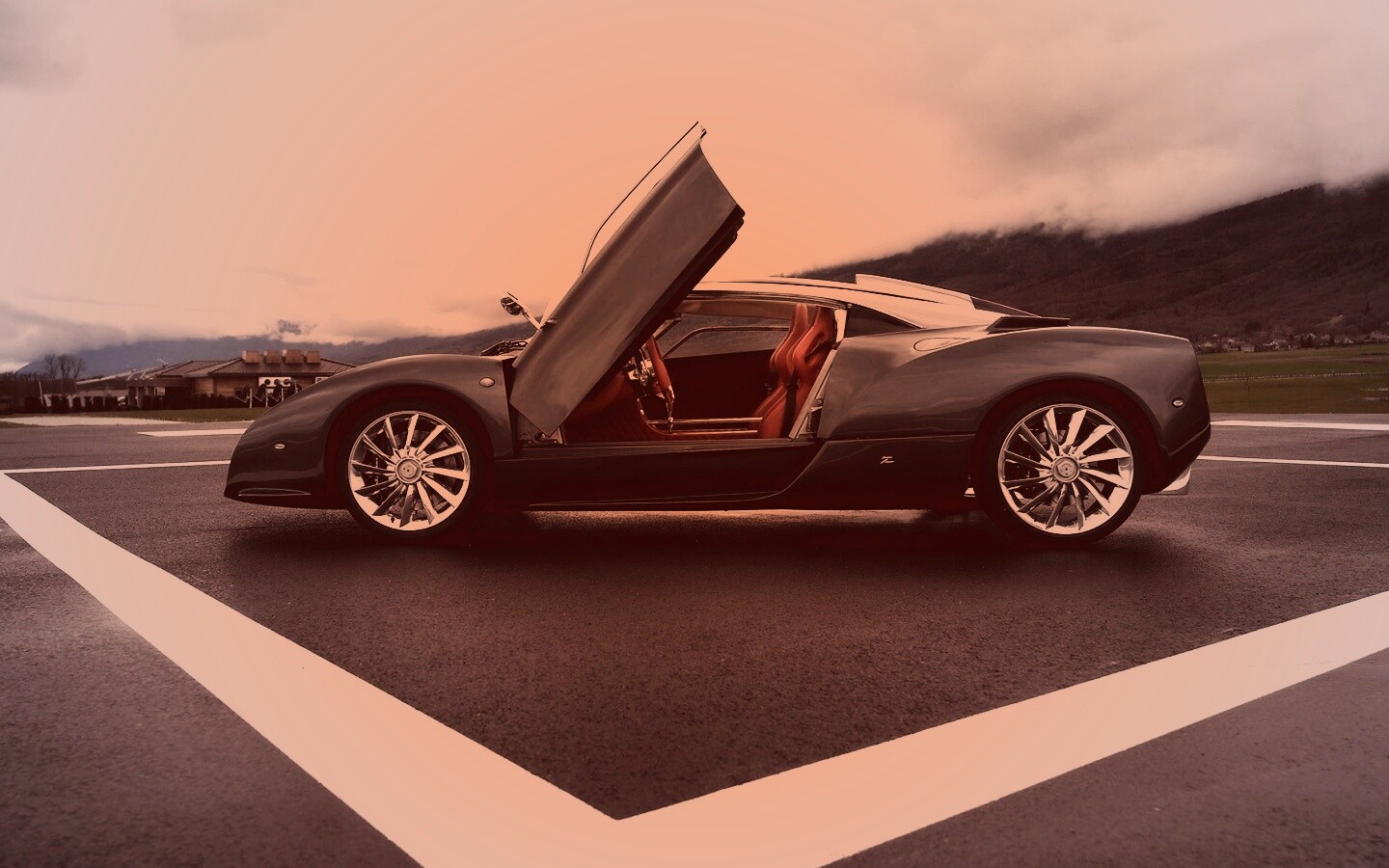 Spyker C12 на аэродроме обои