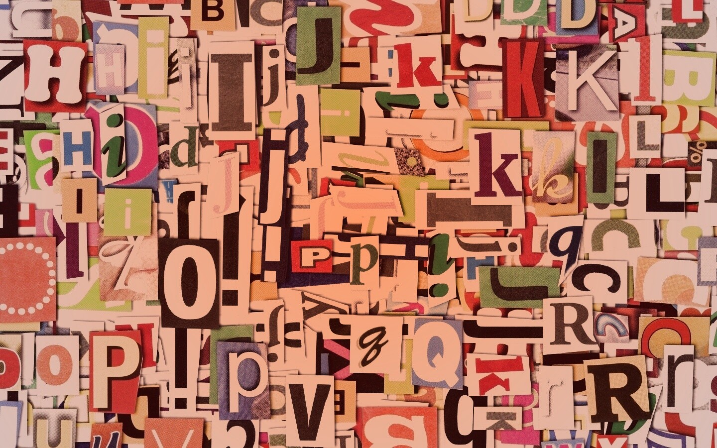 Буквы вырезанные из журналов обои